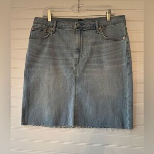 Gap light denim skirt size 33